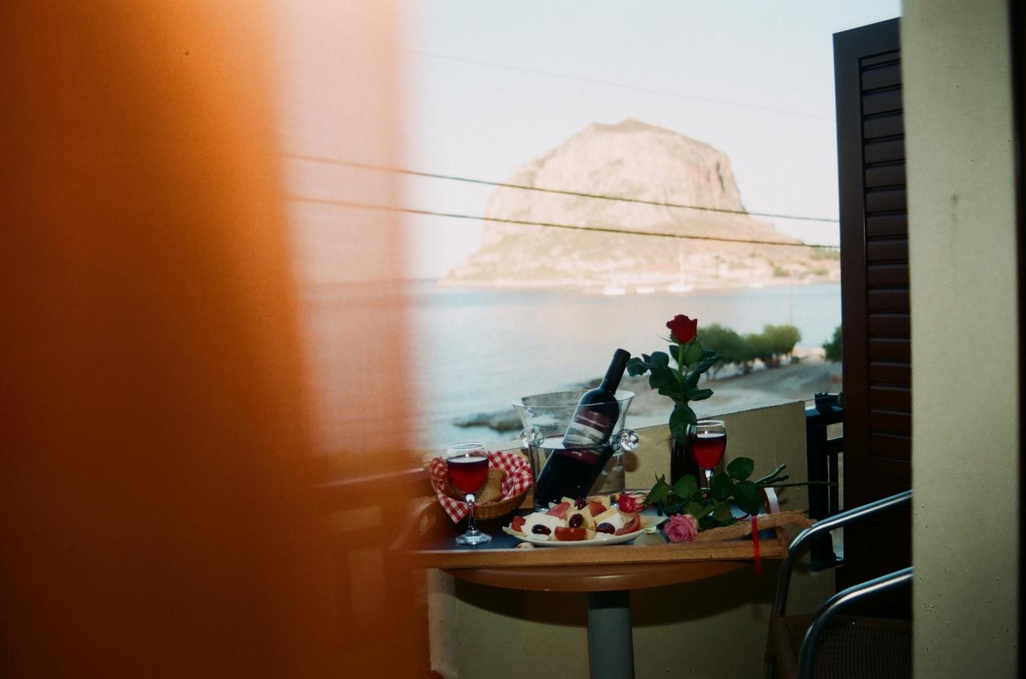 Mpalkoni Sti Monemvasia Bagian luar foto
